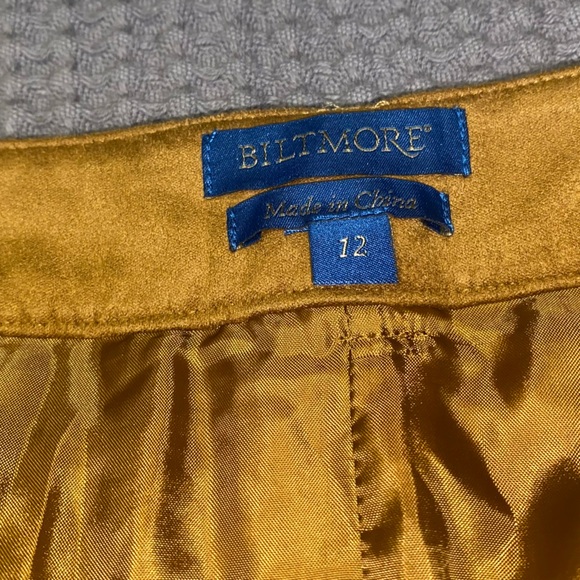 Biltmore Women’s Skirt Suede Size 12 Tan  Never Worn - Picture 5 of 7